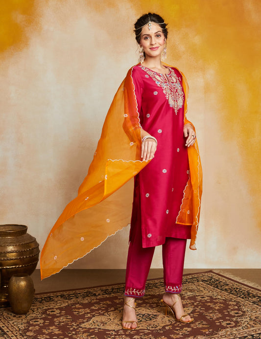Myx Women's Embroidered Fuschia Kurta Set with Organza Dupatta