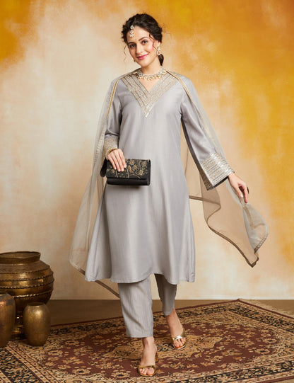 Amazon Brand - Myx Women's Embroidered Pakistani Suit Set with Organza Dupatta - Grey